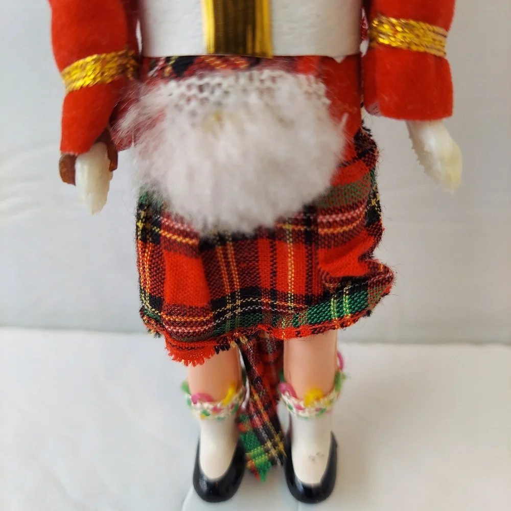 Royal Guard Doll - Picture 7 of 7